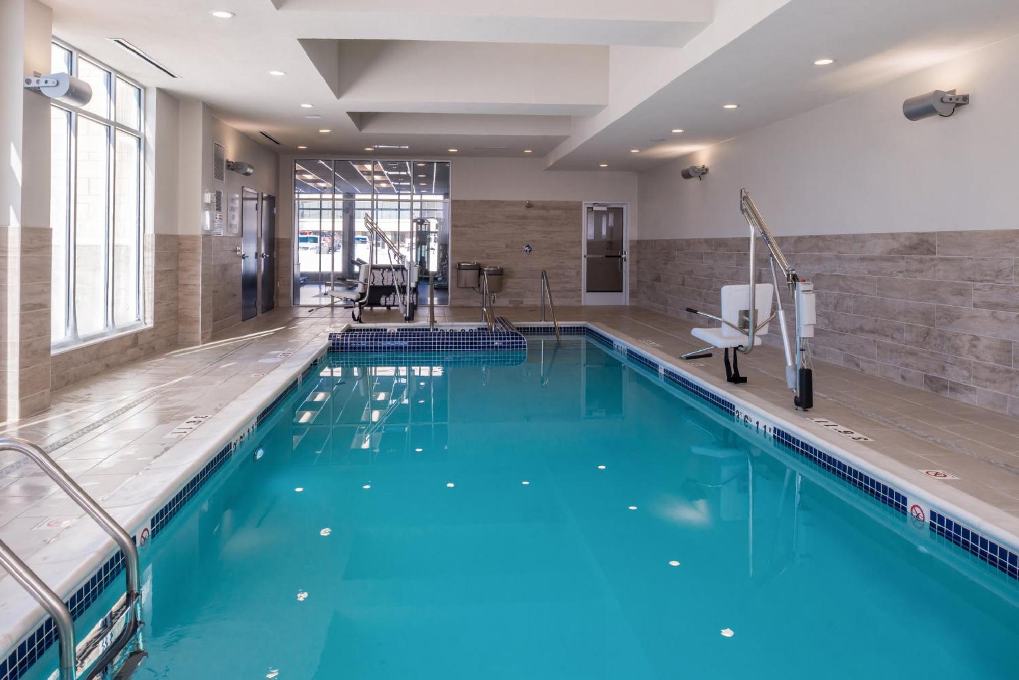 Holiday Inn Detroit Northwest - Livonia By Ihg Exterior foto
